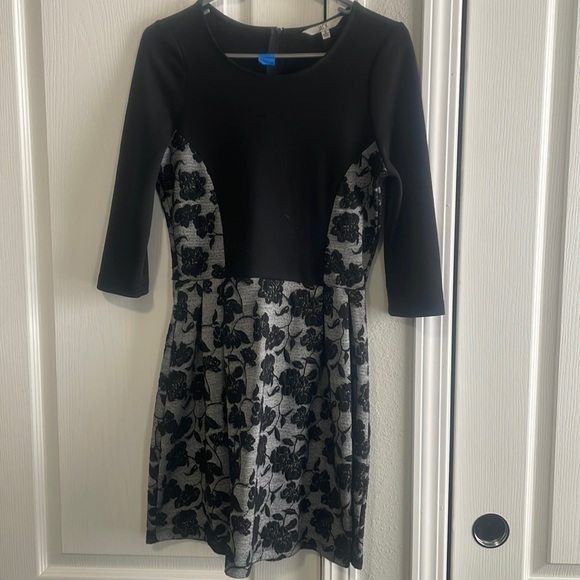 3/4 sleeve gently worn short A-line dress. Size small - Picture 1 of 4